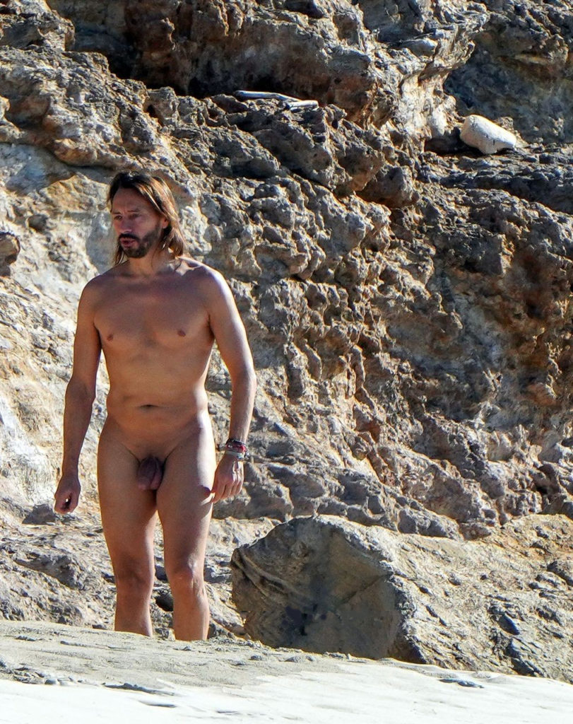 Famous Dj Caught Bare Naked The Beach Spycamdude