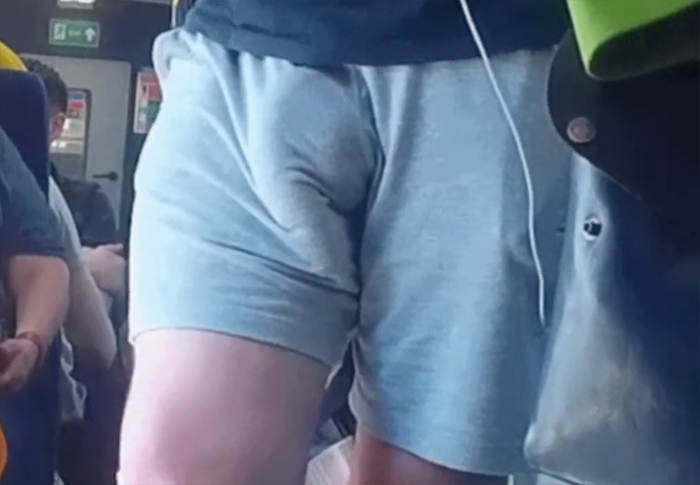 Bulge on! Freeballers huge dick and balls outlines! 💯