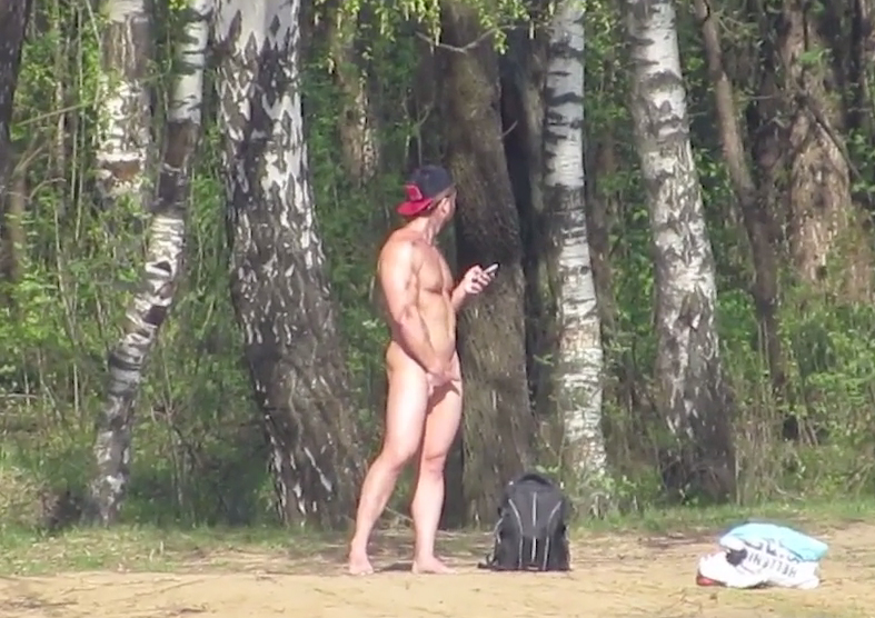 787px x 556px - Russian bodybuilder grindring naked @ the beach! ðŸ’¯ - SpyCamDude